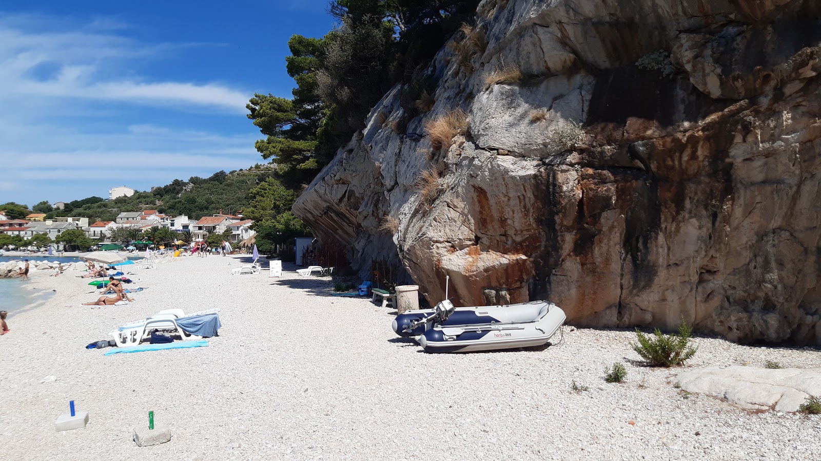 Foto av Zal beach med turkos rent vatten yta