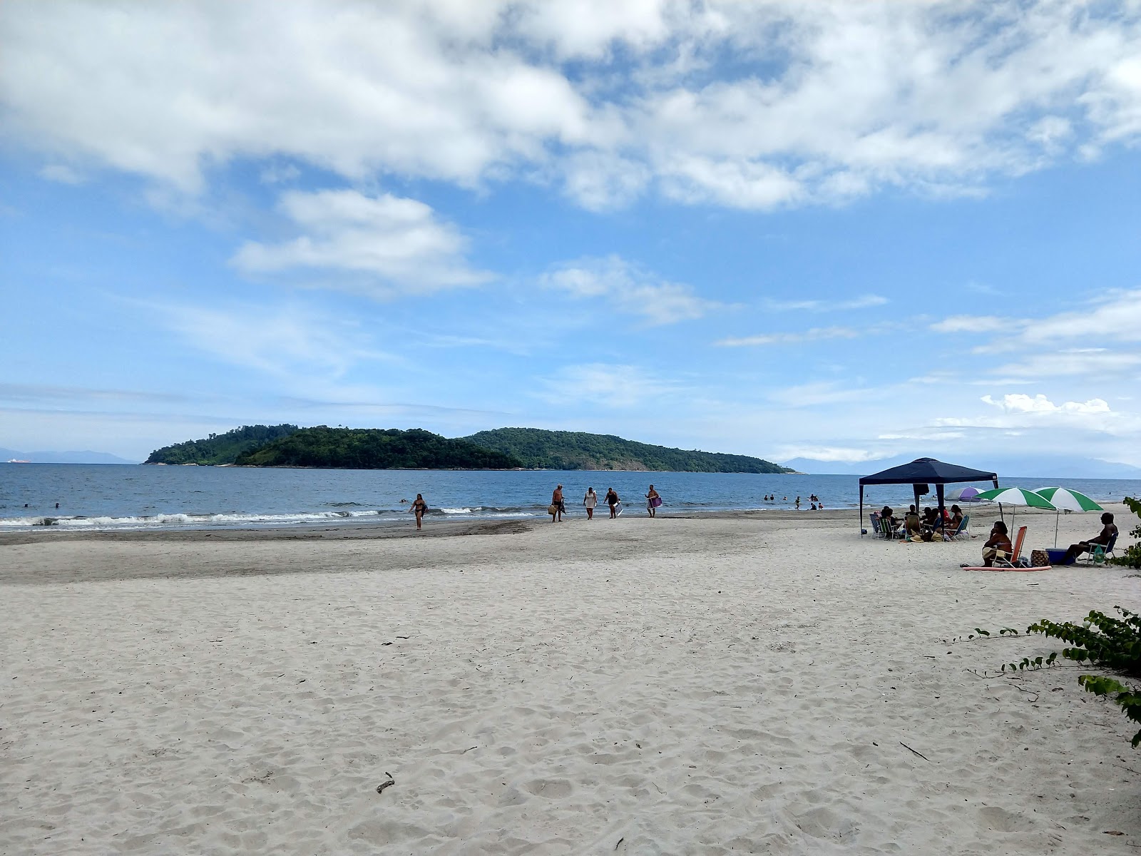 Foto von Sossego Strand und die siedlung