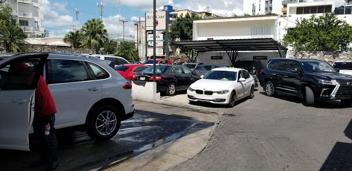 Lavado mano coche Santo Domingo