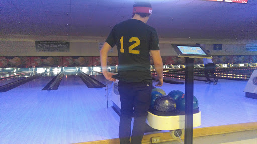Bowling Alley «Century Bowl», reviews and photos, 7345 Highland Rd, Waterford Twp, MI 48327, USA