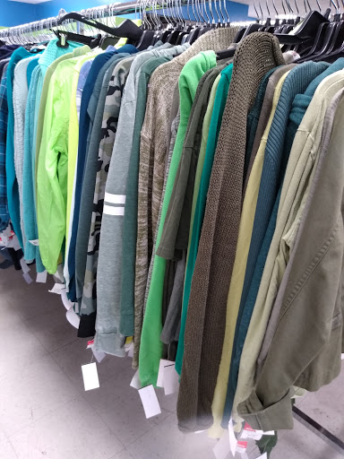 Thrift Store «Goodwill - Glendale», reviews and photos, 1622 W Glenoaks Blvd, Glendale, CA 91202, USA