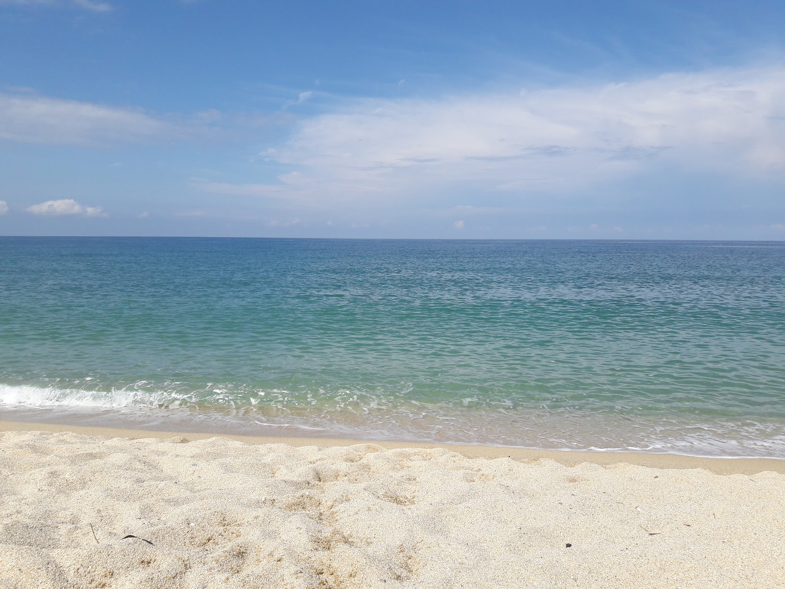 Photo de Nicotera Marina beach II avec droit et long
