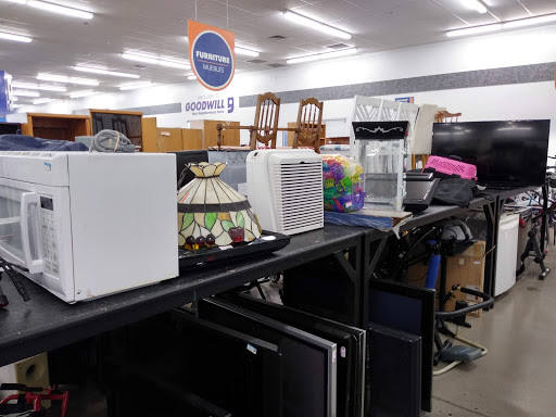 Thrift Store «Thunderbird & Dysart Goodwill Retail Store & Donation Center», reviews and photos, 13055 W Thunderbird Rd, El Mirage, AZ 85335, USA