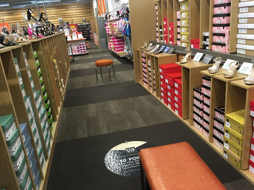 Shoe Store «DSW Designer Shoe Warehouse», reviews and photos, 1919 Boston Post Rd #250, Guilford, CT 06437, USA