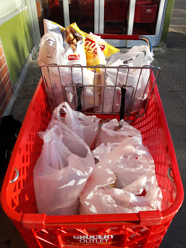 Grocery Store «Grocery Outlet Bargain Market», reviews and photos, 354 S 1st Ave, Hillsboro, OR 97123, USA