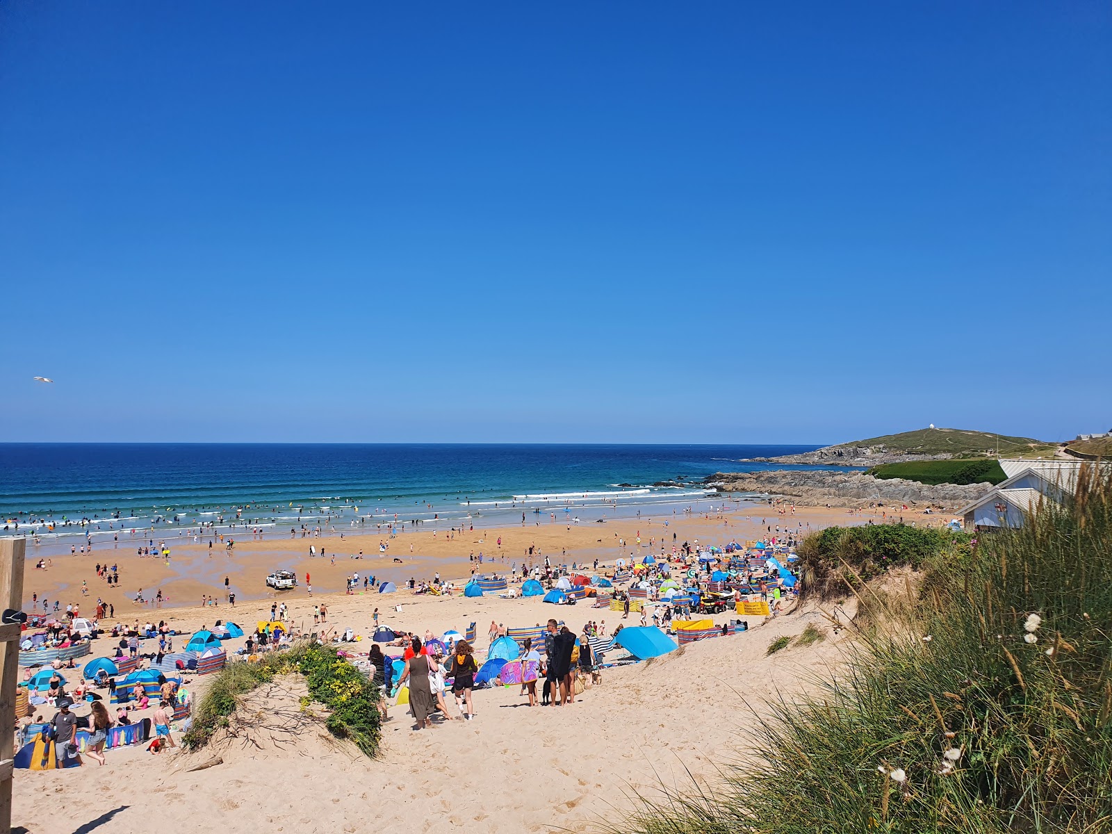 Photo of Fistral beach with turquoise water surface