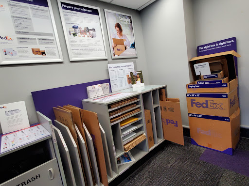 Shipping and Mailing Service «FedEx Ship Center», reviews and photos, 1106 N 23rd St, Wilmington, NC 28405, USA