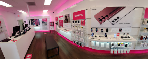 Cell Phone Store «T-Mobile», reviews and photos, 1913 Melody Ln, Greenfield, IN 46140, USA