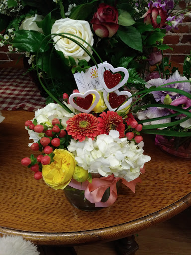 Florist «K & M Floral & Interior Plant Designs», reviews and photos, 537 Main St, Woodland, CA 95695, USA