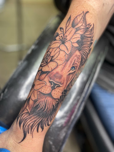 Body Expressions Tattoo Studio, 406 E Kingsbury St, Seguin, TX 78155, USA, 