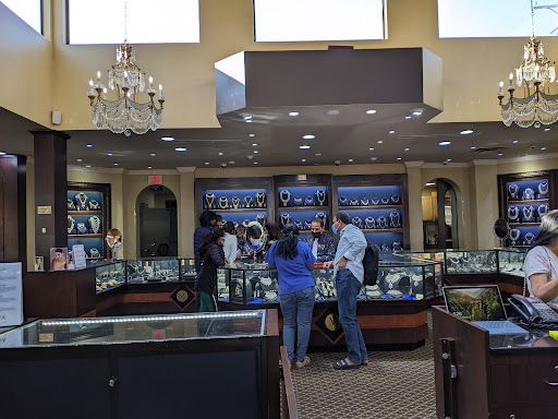 Jewelry Store «Malani Jewelers, Dallas (TX) - 22Kt Gold & Diamond Jewelry», reviews and photos, 300 S Central Expy, Richardson, TX 75080, USA