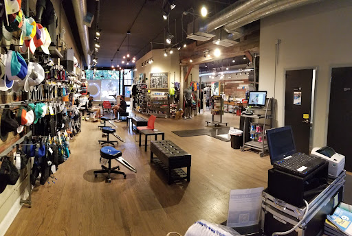 Sporting Goods Store «Fleet Feet Sports - Old Town», reviews and photos, 1620 N Wells St, Chicago, IL 60614, USA