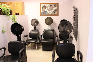 Zelda's Hair Clinic & Day Spa image