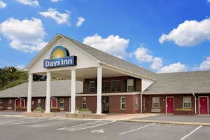 Days Inn by Wyndham Savannah image