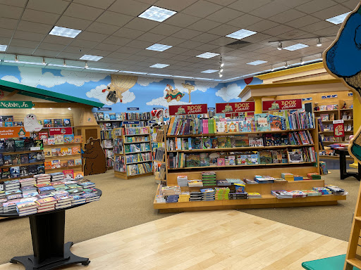 Book Store «Barnes & Noble», reviews and photos, 17111 Haggerty Rd, Northville, MI 48168, USA