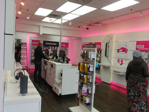 Cell Phone Store «T-Mobile», reviews and photos, 20520 Jamaica Ave, Hollis, NY 11423, USA