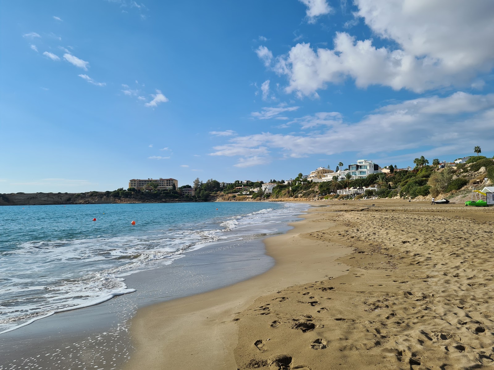 Foto de Coral Bay - lugar popular entre os apreciadores de relaxamento