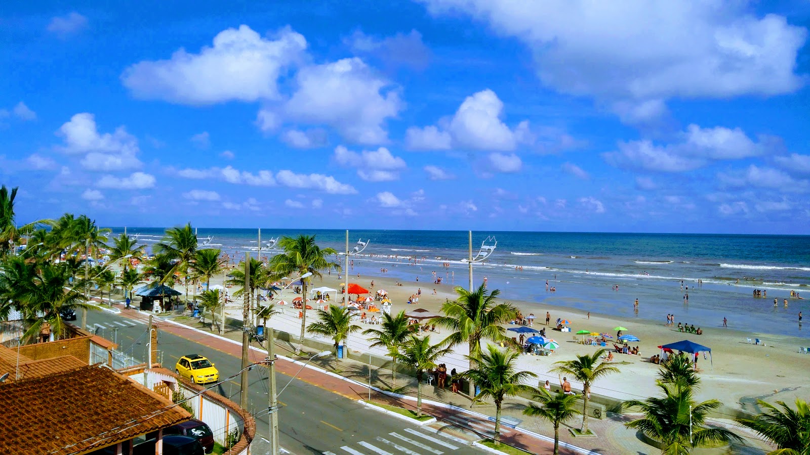 Foto von Itaoca Strand und die siedlung