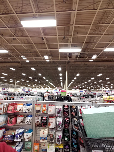 Clothing Store «Burlington Coat Factory», reviews and photos, 8204 S Orange Blossom Trail, Orlando, FL 32809, USA