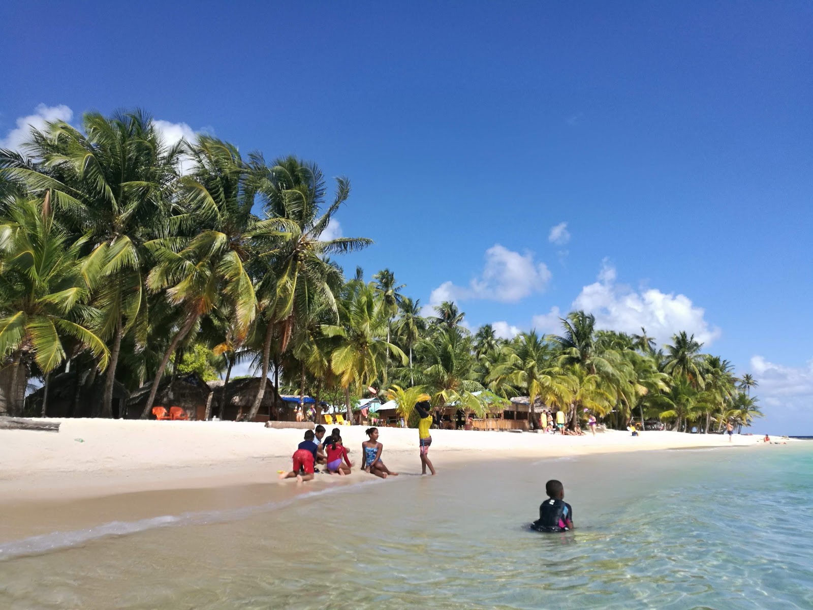 Foto van Isla Naranjo beach met helder fijn zand oppervlakte
