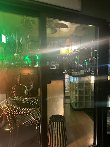 Hair Salon «Bombaii Cutters Hair Salon», reviews and photos, 122 Kirkland Ave, Kirkland, WA 98033, USA