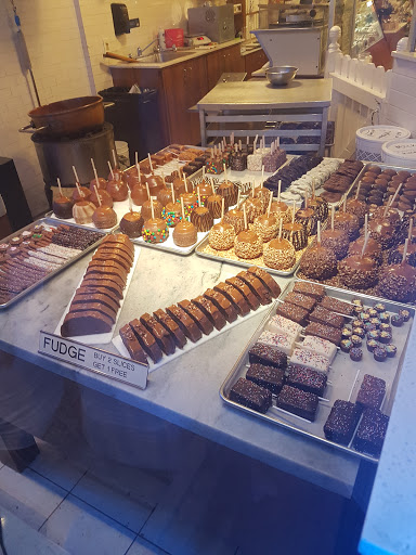 Chocolate Shop «Kilwins», reviews and photos, 809 E Las Olas Blvd, Fort Lauderdale, FL 33301, USA