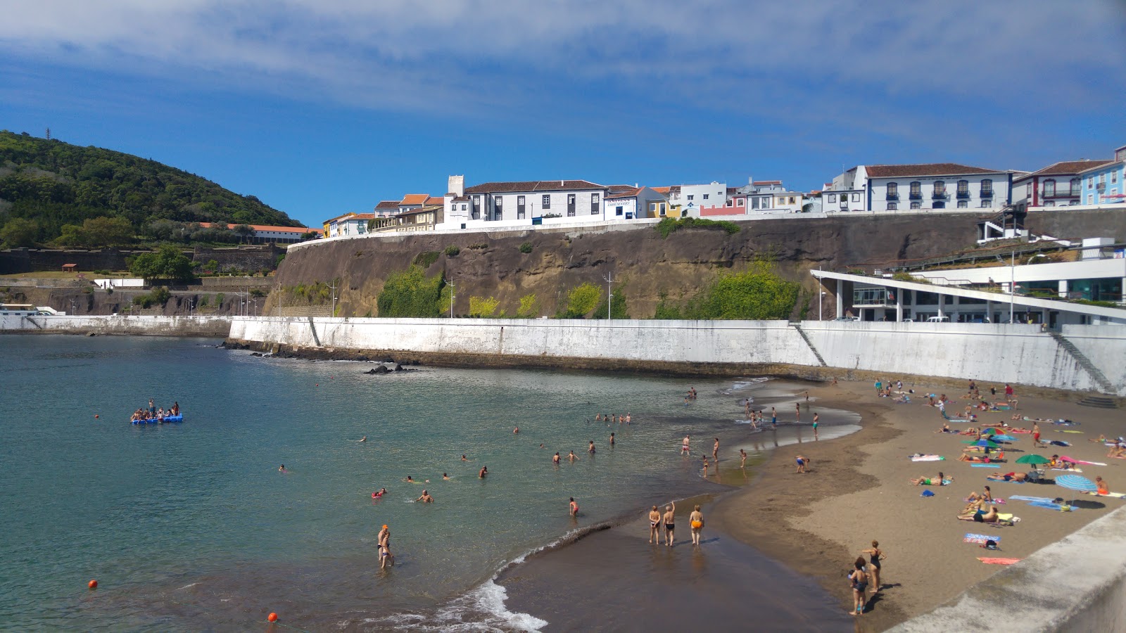 Zona Balnear da Prainha'in fotoğrafı - rahatlamayı sevenler arasında popüler bir yer