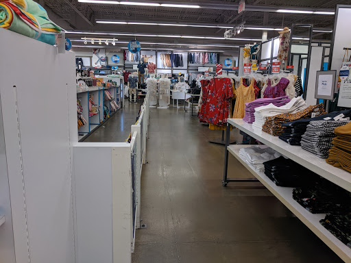 Clothing Store «Old Navy», reviews and photos, 1852 Hilliard Rome Rd, Hilliard, OH 43026, USA