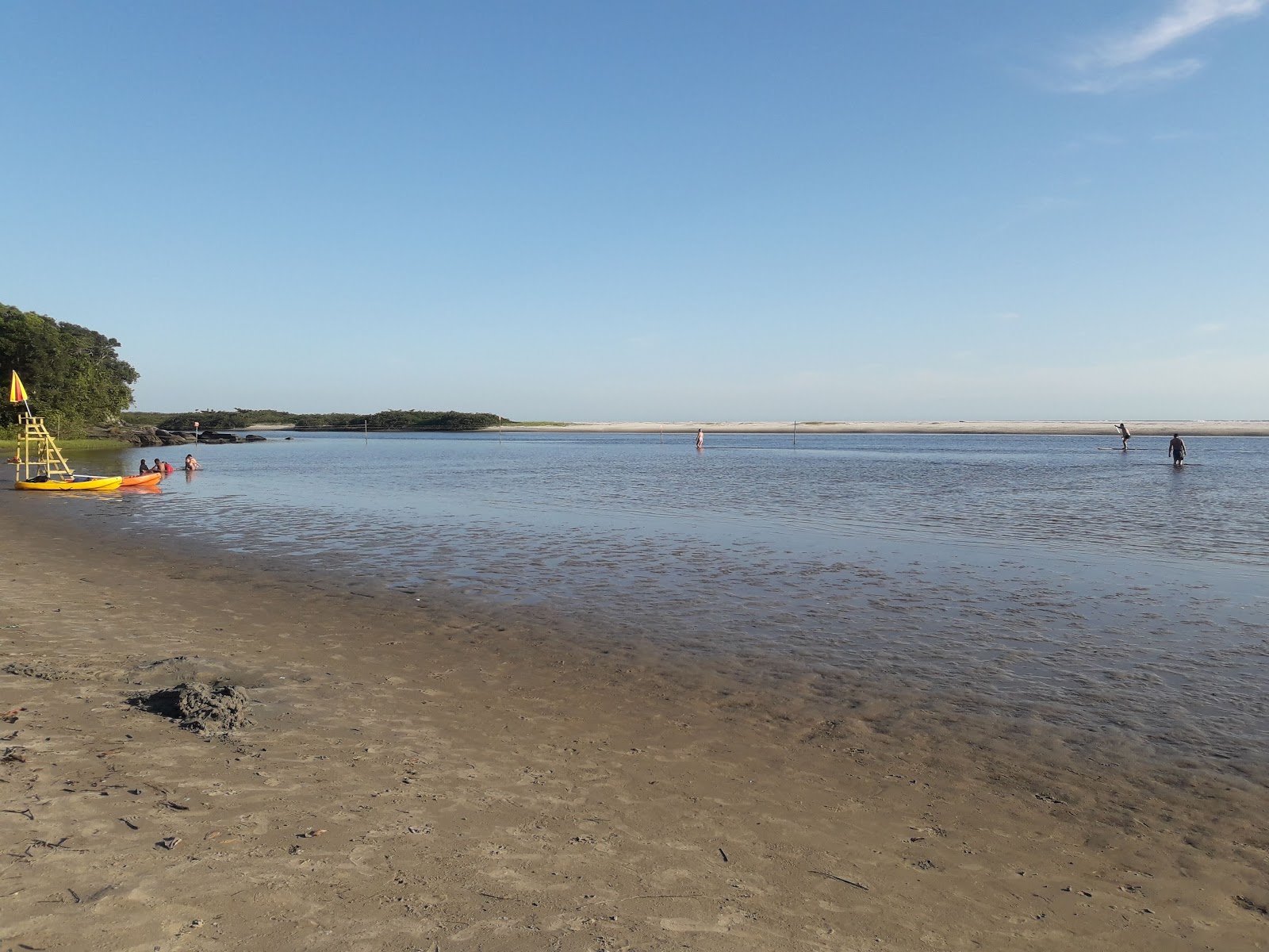 Fotografie cu Plaża Rio Itaguare cu o suprafață de nisip beige fin