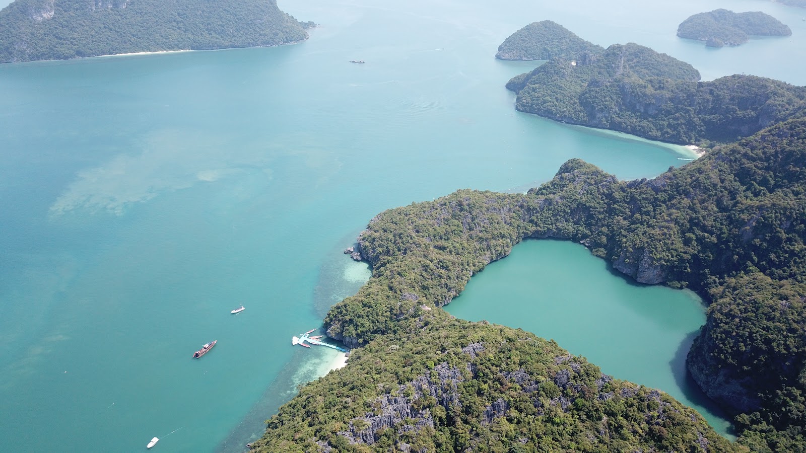 蓝钻海滩的照片 和它美丽的风景