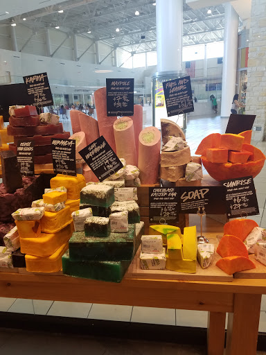 Cosmetics Store «Lush Cosmetics», reviews and photos, 303 Memorial City Way, Houston, TX 77024, USA