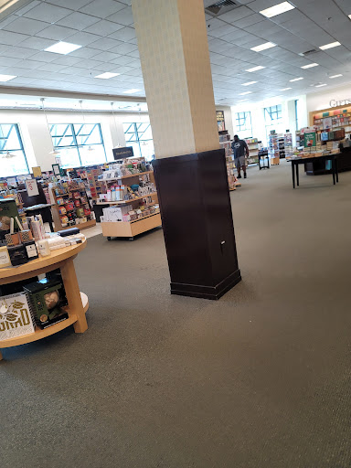 Book Store «Barnes & Noble», reviews and photos, 631 E Boughton Rd, Bolingbrook, IL 60440, USA
