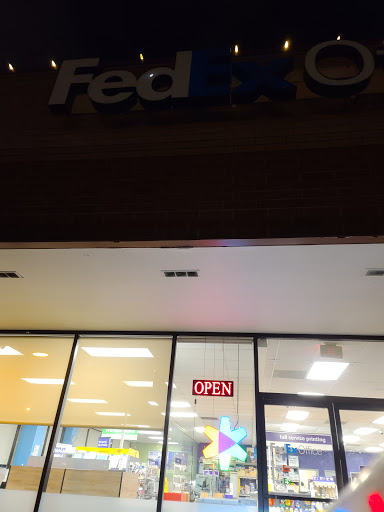 Print Shop «FedEx Office Print & Ship Center», reviews and photos, 9757 SE Sunnyside Rd, Clackamas, OR 97015, USA