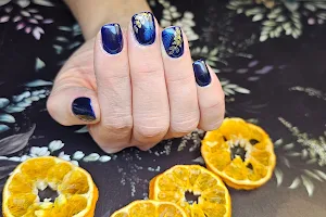 Sofi studio urody pedicure manicure kosmetyczka rzęsy henna pudrowa image