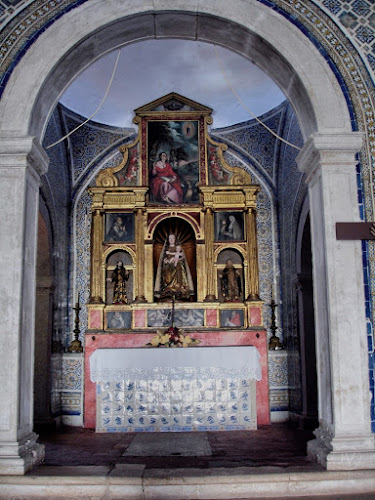 Avaliações doCapela de Nossa Senhora de Monserrate em Óbidos - Igreja