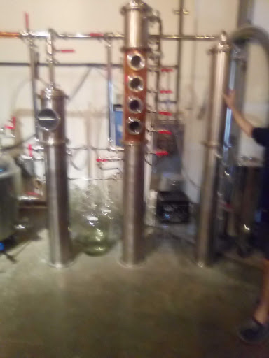 Liquor Store «FOX RIVER DISTILLING COMPANY», reviews and photos, 204 Dearborn Court Unit 110, Geneva, IL 60134, USA