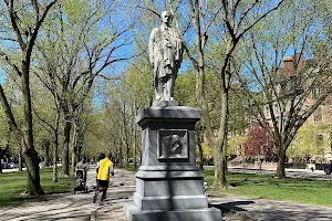 Alexander Hamilton Statue image