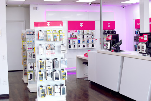 Cell Phone Store «T-Mobile», reviews and photos, 8303 Hwy 6 N, Houston, TX 77095, USA