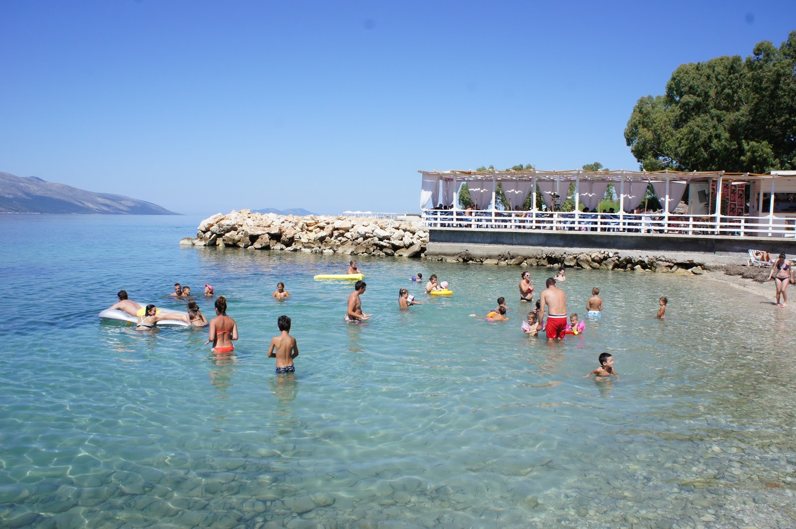 Radhime beach II'in fotoğrafı birden fazla geniş koy ile birlikte