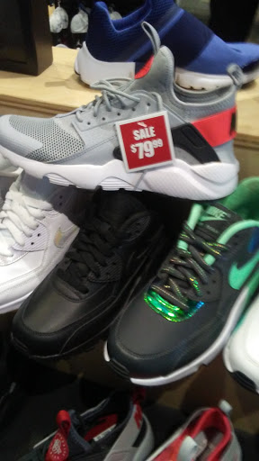 Shopping Mall «Southland Terrace Shopping Center», reviews and photos, 3971 7th Street Rd, Louisville, KY 40216, USA