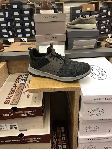 Shoe Store «DSW Designer Shoe Warehouse», reviews and photos, 25 Hazard Ave, Enfield, CT 06082, USA