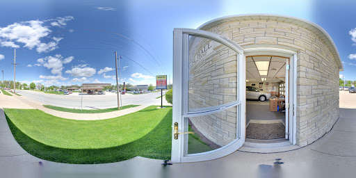 Used Car Dealer «Wayne Hall Chrysler Jeep Dodge», reviews and photos, 507 E Main St, Anamosa, IA 52205, USA