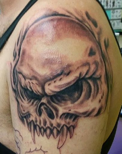 Tattoo Shop «Electric Chair Tattoo & Piercing», reviews and photos, 8722 Richmond Ave, Houston, TX 77063, USA