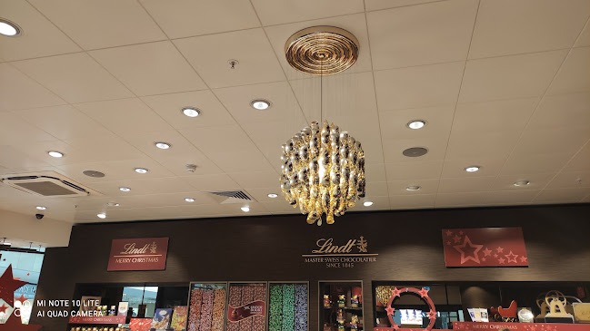 Comments and reviews of Lindt Chocolate Shop Leeds