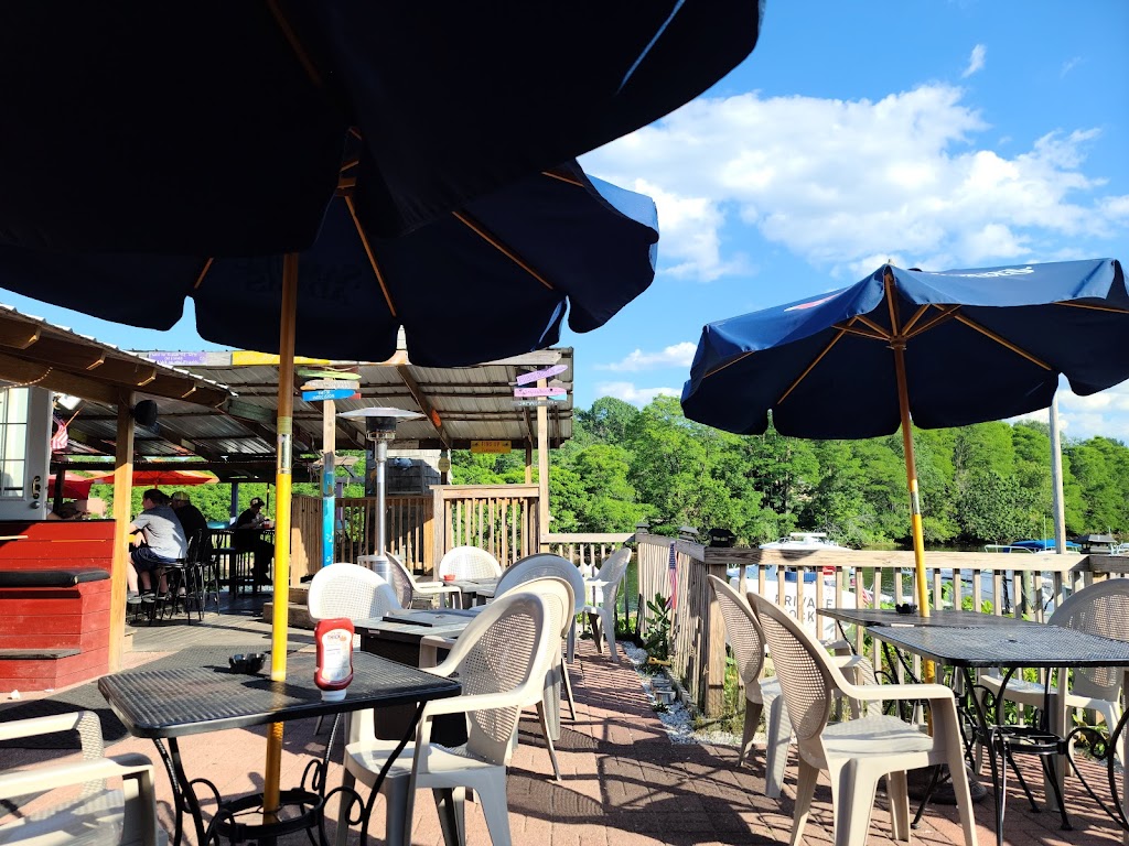 Castaways Boathouse 03820