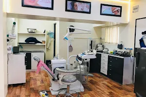 SMILE N SHINE दातांचा दवाखाना Advanced Dental Clinic & Implant Center image