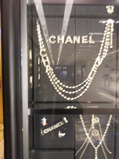 Clothing Store «Chanel Fine Jewelry Boutique», reviews and photos, 400 N Rodeo Dr, Beverly Hills, CA 90210, USA