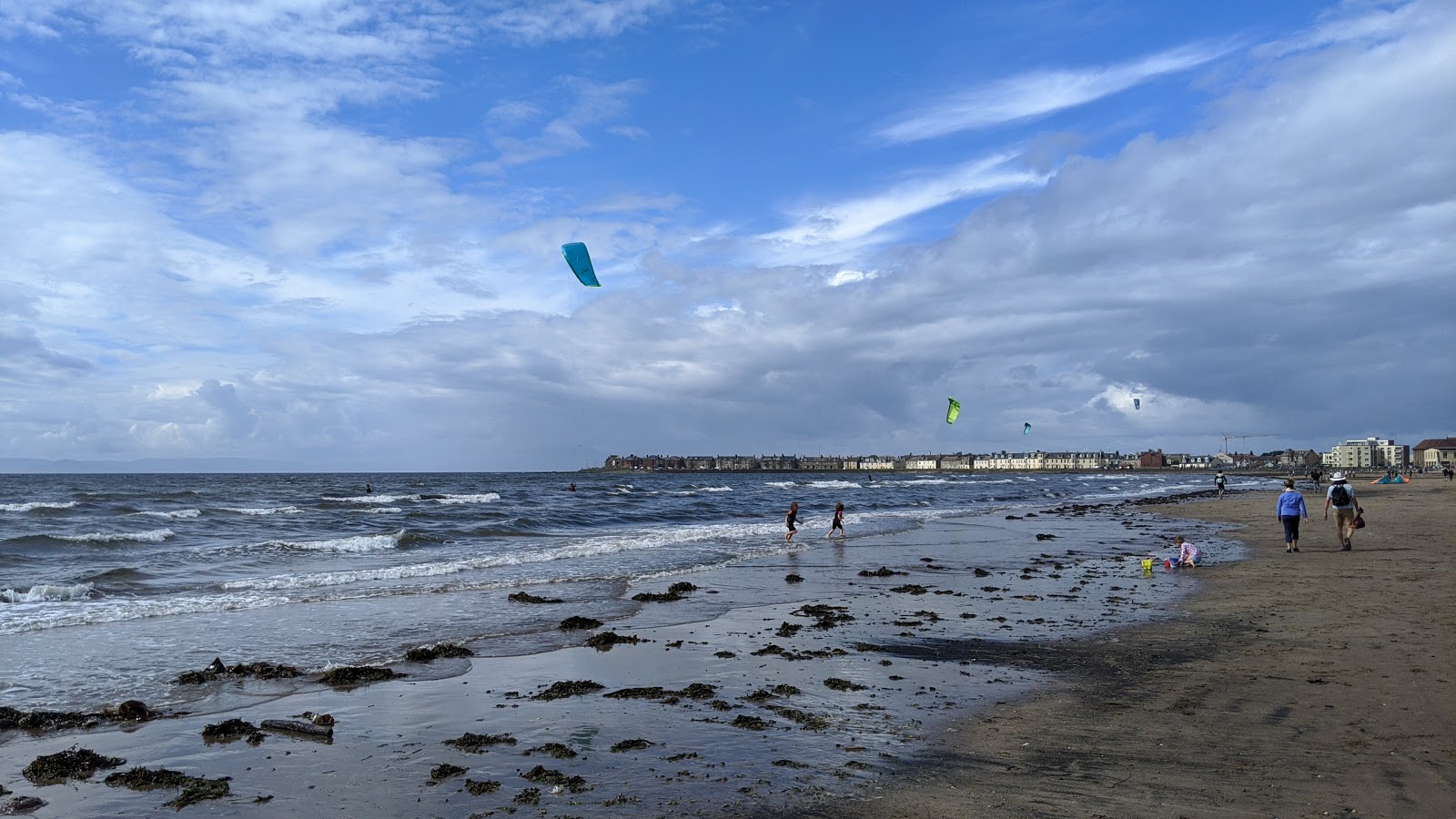 Foto av Troon Beach och bosättningen