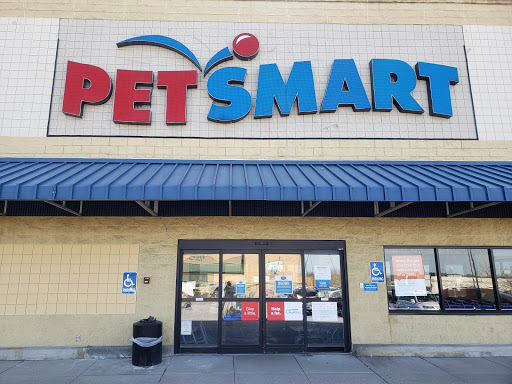 Pet Supply Store «PetSmart», reviews and photos, 2861 Veterans Memorial Pkwy, St Charles, MO 63303, USA