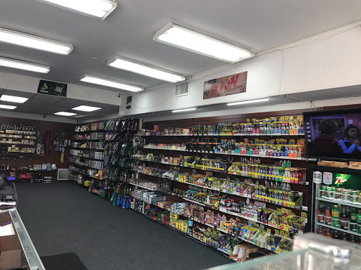 Tobacco Shop «Tobacco Town & Vape», reviews and photos, 9435 W Irving Park Rd, Schiller Park, IL 60176, USA